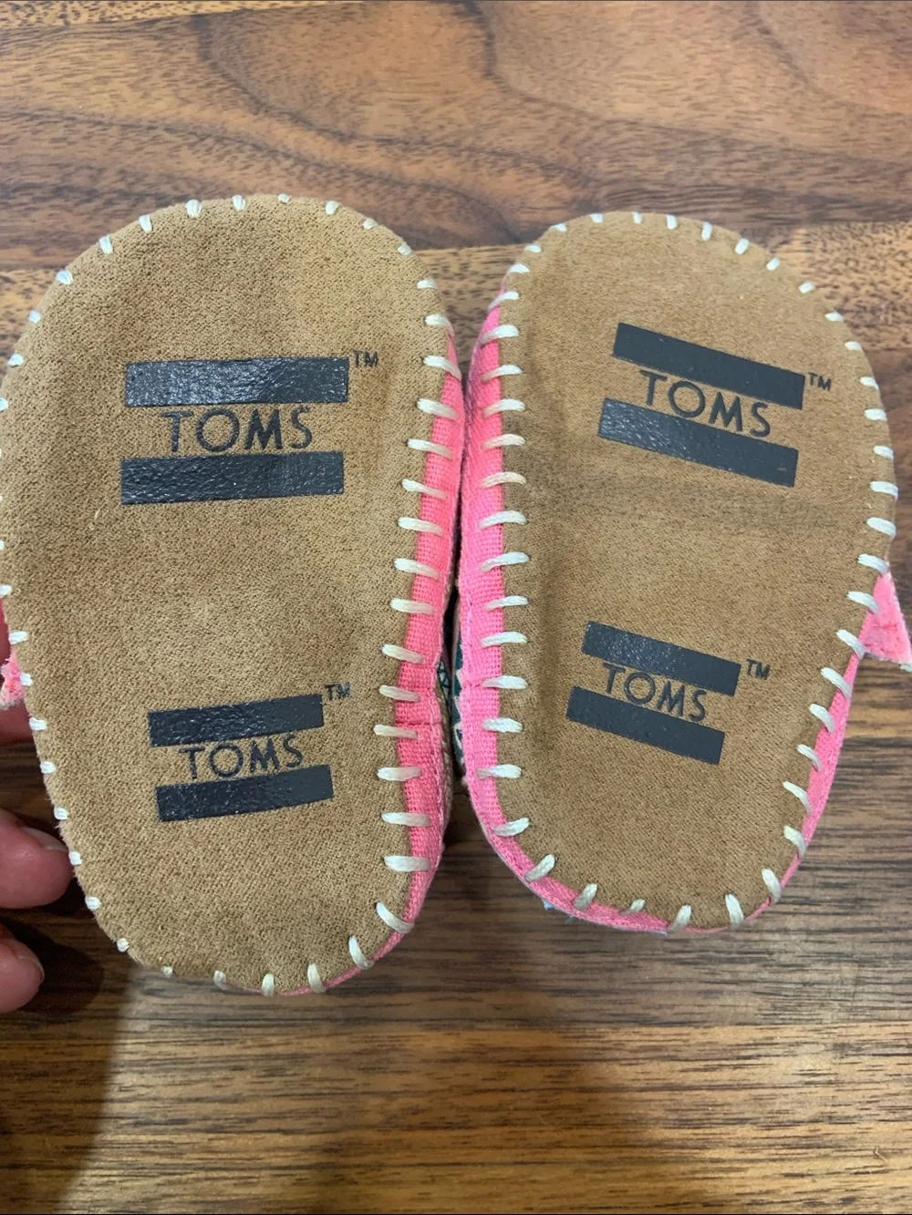 Toms Crib Alpargata Bubblegum Pink Mud Hut Infant Slip-Ons size 2 - Like New